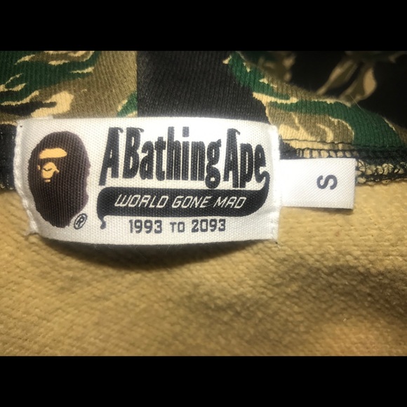 AUTHENTIC A BATHIG APE HOODIE - Picture 5 of 5